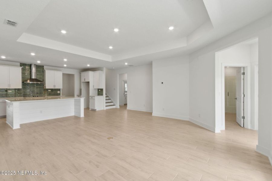 Spacious, unfurnished interior of a new home in Pirates Bluff, Yulee (Image 18).