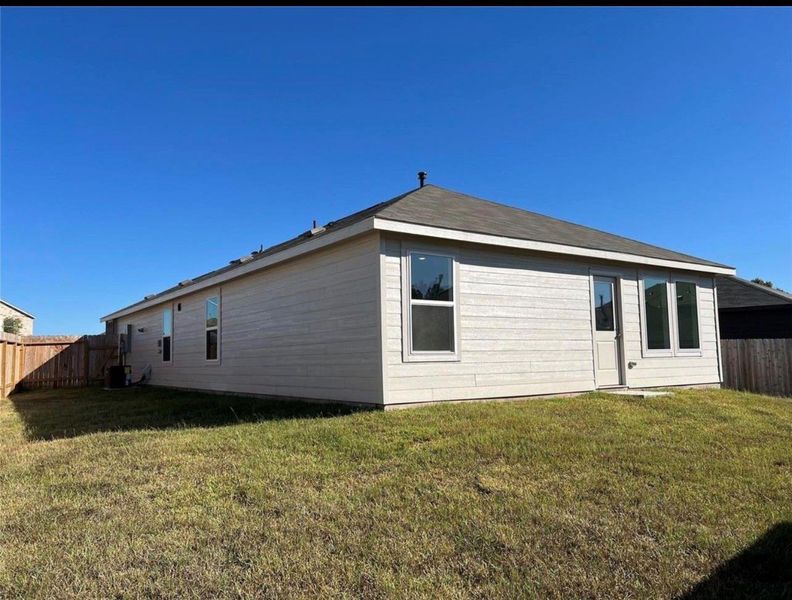 Exterior details and patio area of a home in Meadow Park, Conroe (Image 16). Exterior details and patio area of a home in Meadow Park, Conroe (Image 16).