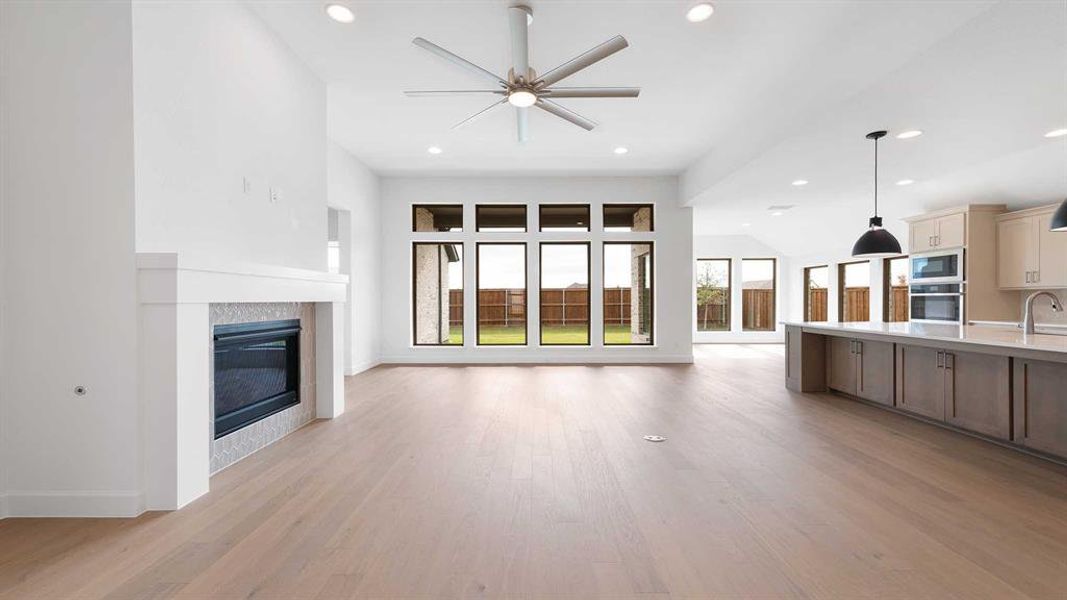 Spacious, unfurnished interior of a new home in Myrtle Creek 71', Waxahachie (Image 16).