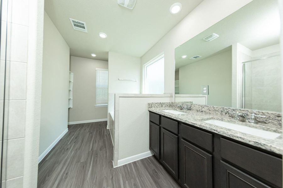 Furnished interior view inside a new home in Mackenzie Creek, Conroe (Image 7). Furnished interior view inside a new home in Mackenzie Creek, Conroe (Image 7).