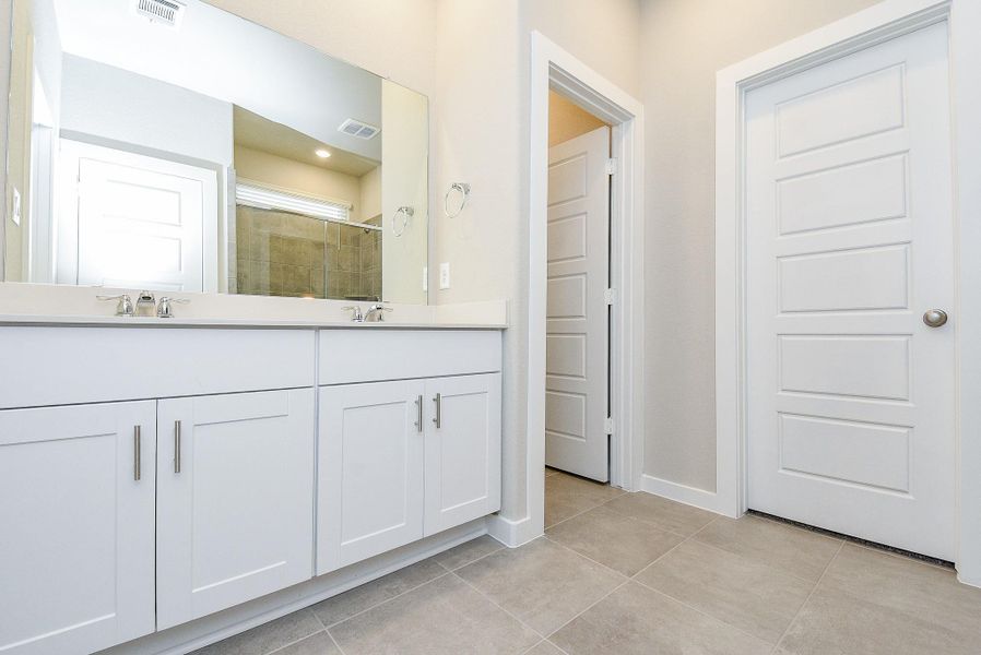 Furnished interior view inside a new home in Montgomery Oaks - Premier, Conroe (Image 36). Furnished interior view inside a new home in Montgomery Oaks - Premier, Conroe (Image 36).