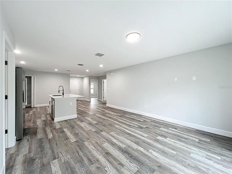 Spacious, unfurnished interior of a new home in , Ocala (Image 31).
