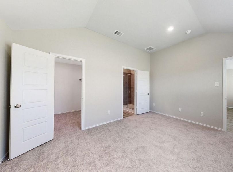 Spacious, unfurnished interior of a new home in Mustang Crossing, Alvin (Image 21).