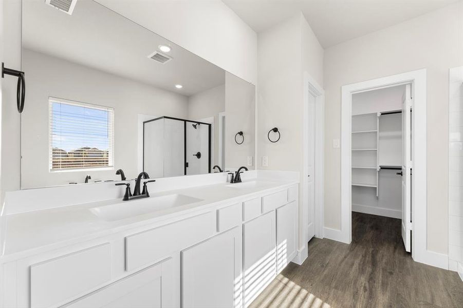 16. 701 Valley Pines - Bath (2) 16. 701 Valley Pines - Bath (2)