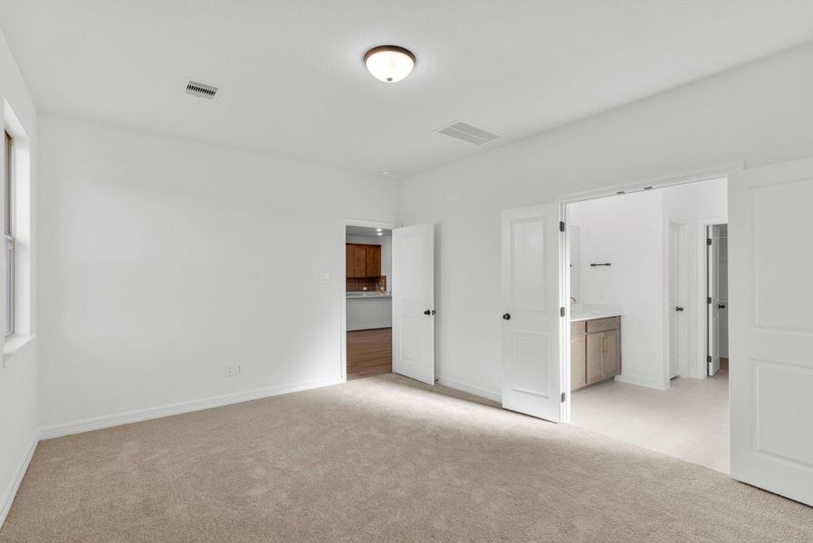 Spacious, unfurnished interior of a new home in Spring Creek Trails, Magnolia (Image 15).