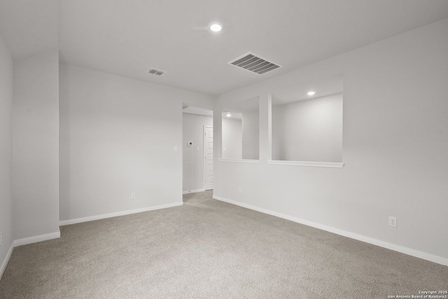 Spacious, unfurnished interior of a new home in Dauer Ranch, New Braunfels (Image 13). Spacious, unfurnished interior of a new home in Dauer Ranch, New Braunfels (Image 13).