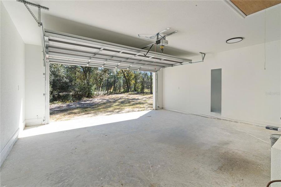 Spacious, unfurnished interior of a new home in , Dunnellon (Image 16).