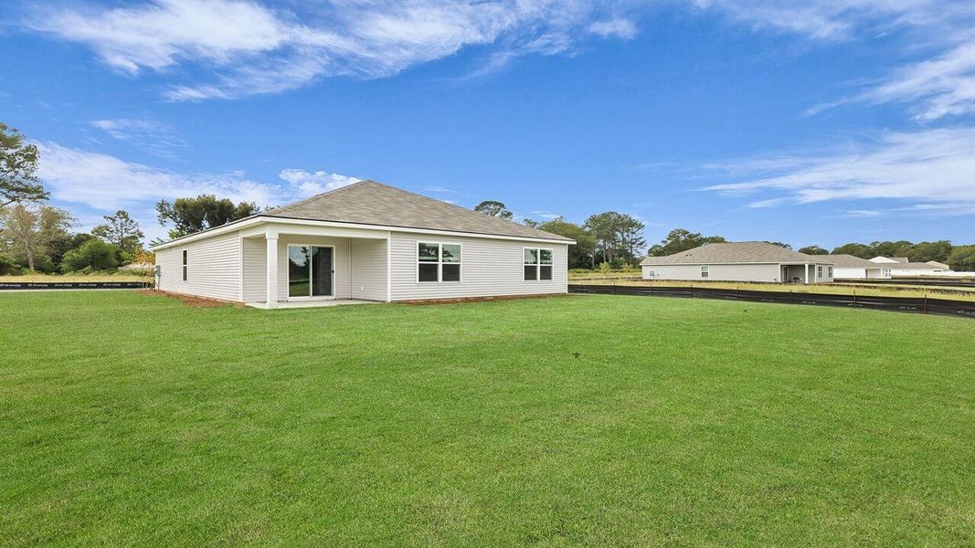 Exterior details and patio area of a home in Huggins Hill, Manning (Image 18).