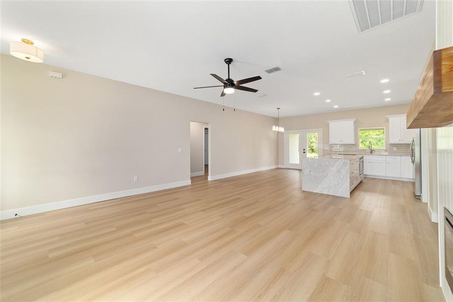 Spacious, unfurnished interior of a new home in , Dunnellon (Image 27).