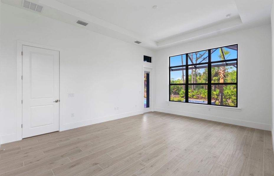 Spacious, unfurnished interior of a new home in Terreno, Naples (Image 14).