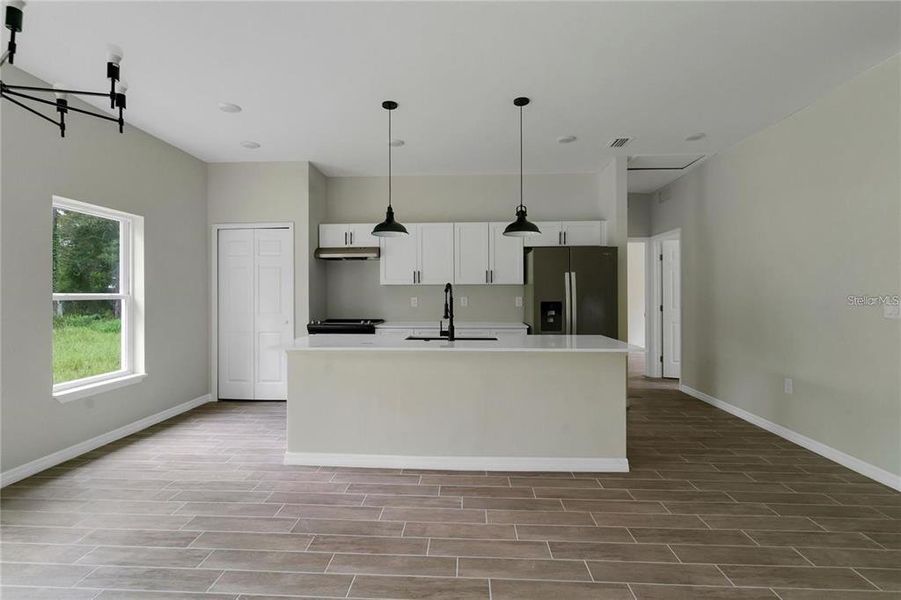 Spacious, unfurnished interior of a new home in , Ocala (Image 13).