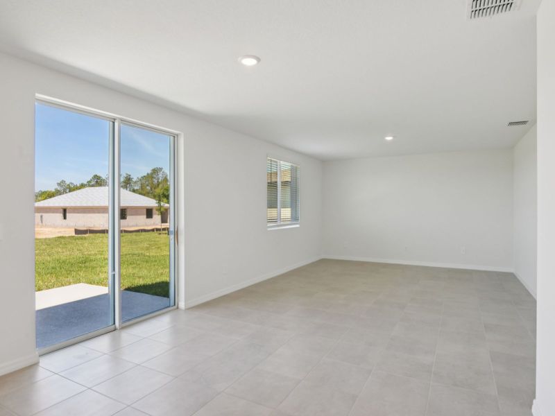 Spacious, unfurnished interior of a new home in Hilltop Vistas, Dade City (Image 12).