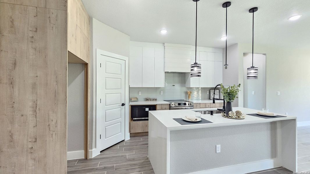 Furnished interior view inside a new home in , Atascosa (Image 12).