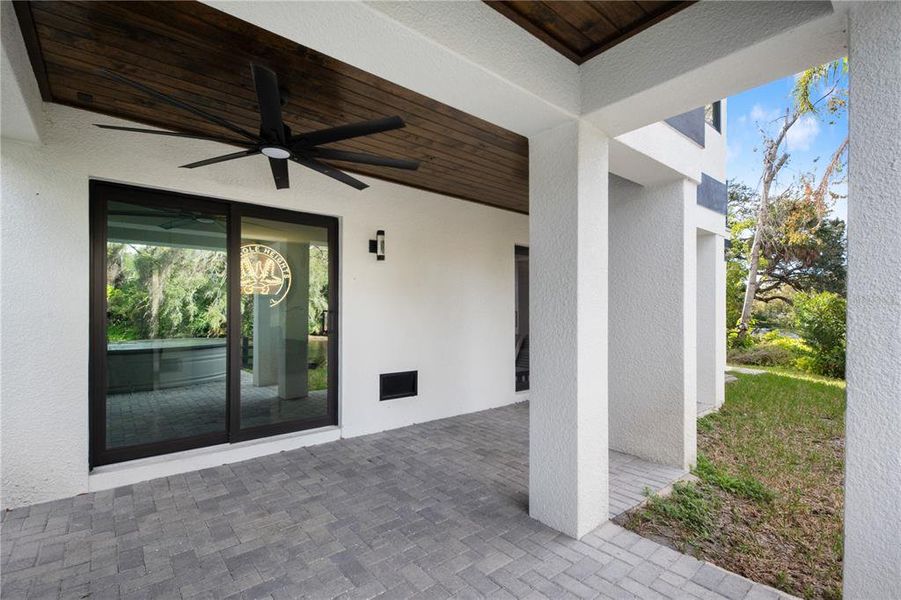 Exterior details and patio area of a home in , Tampa (Image 4).