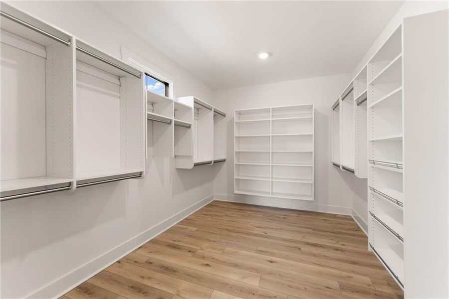 Spacious, unfurnished interior of a new home in , Gainesville (Image 27).