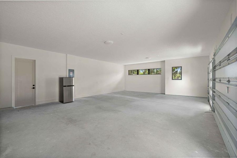 Spacious, unfurnished interior of a new home in , Ocala (Image 20).