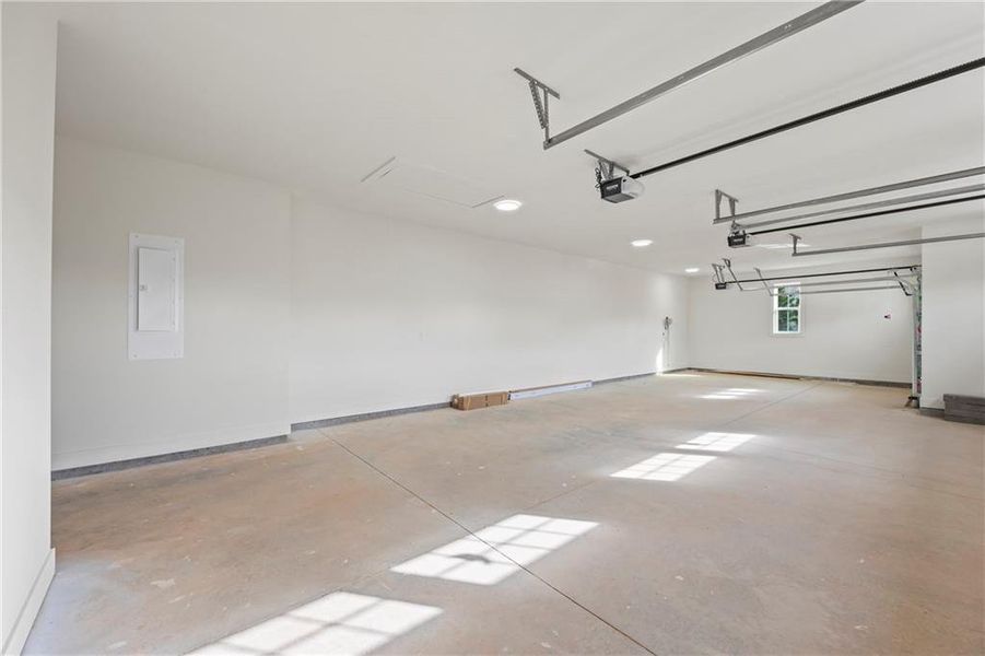 Spacious, unfurnished interior of a new home in , Gainesville (Image 38).