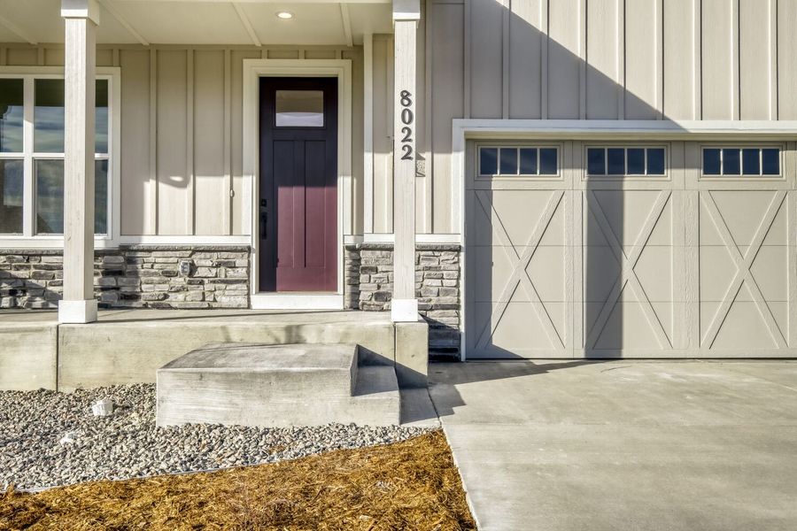 8022 Pennydale - Front Entryway