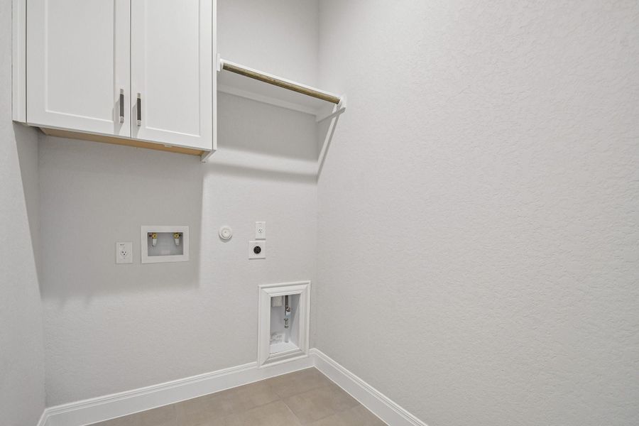 Spacious, unfurnished interior of a new home in 6 Creeks, Kyle (Image 36).