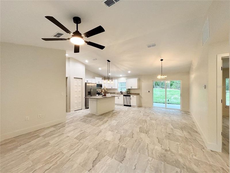 Spacious, unfurnished interior of a new home in , Dunnellon (Image 54).