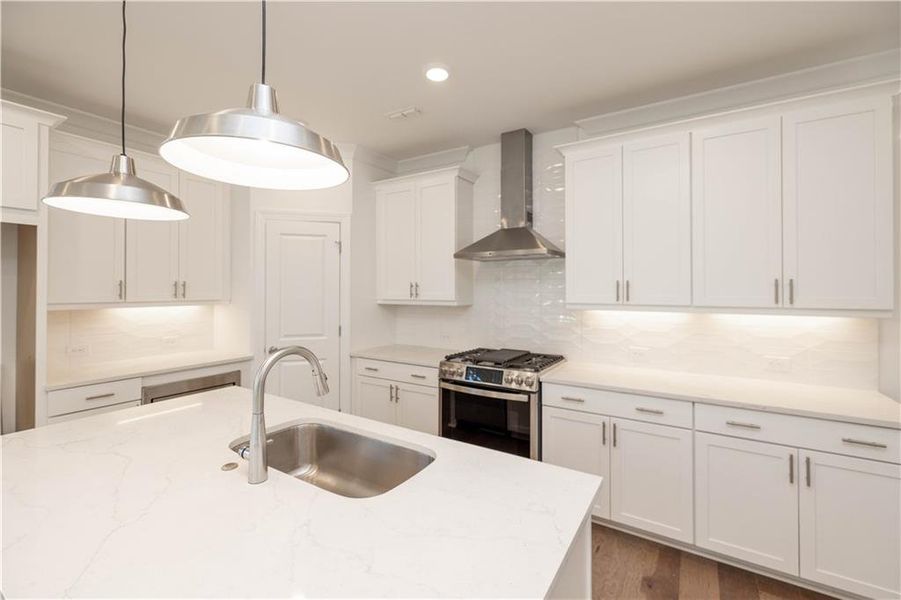 Furnished interior view inside a new home in IveyBrooke, Alpharetta (Image 31).