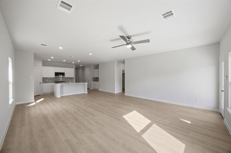 Spacious, unfurnished interior of a new home in Overland Grove, Forney (Image 12).