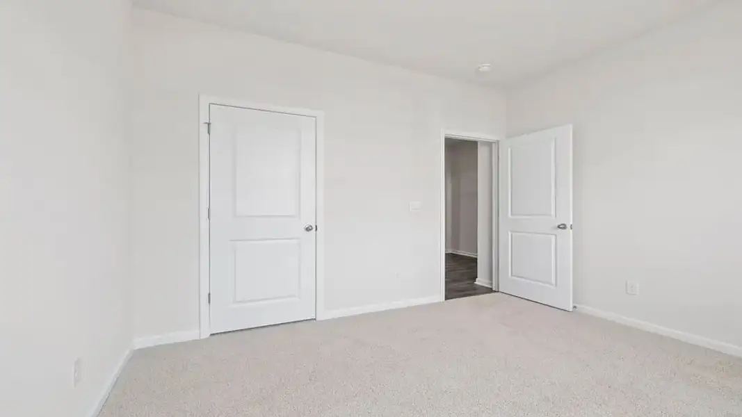 Spacious, unfurnished interior of a new home in Sherwood Gardens, Landrum (Image 15).