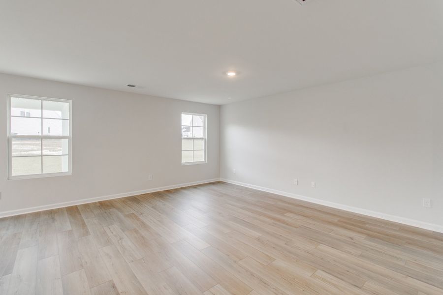 Spacious, unfurnished interior of a new home in Ellington, Elgin (Image 17).