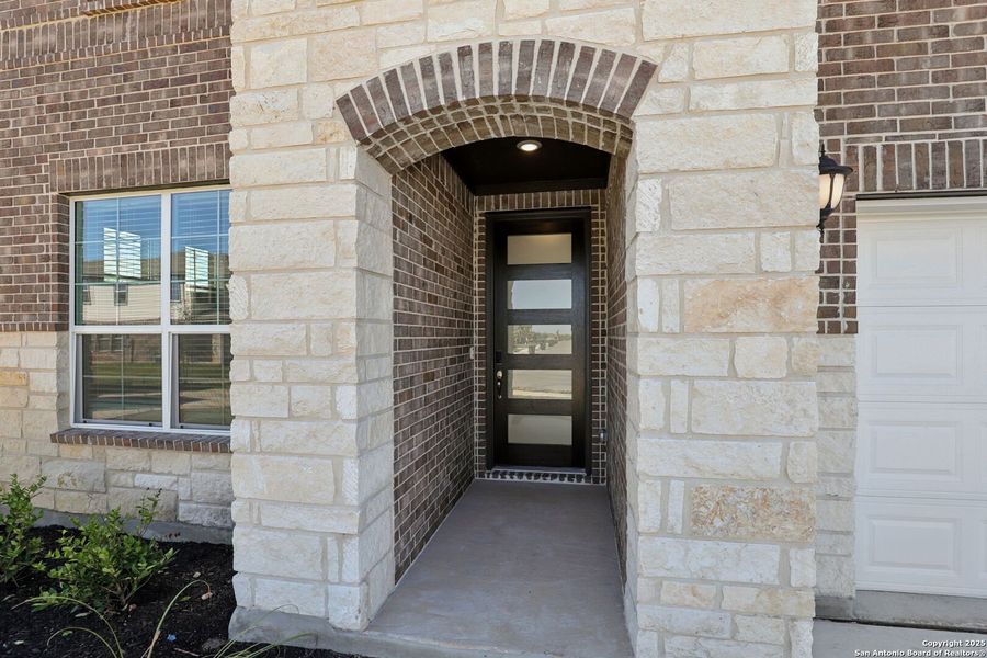 Exterior details and patio area of a home in Carmel Ranch, Schertz (Image 24).
