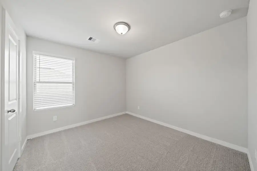 Spacious, unfurnished interior of a new home in Laurel Landing, Alvin (Image 16).