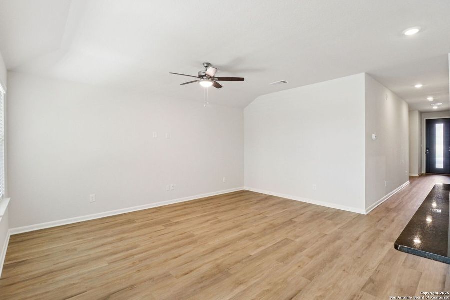 Spacious, unfurnished interior of a new home in Arcadia Ridge - Premier Series, San Antonio (Image 31).