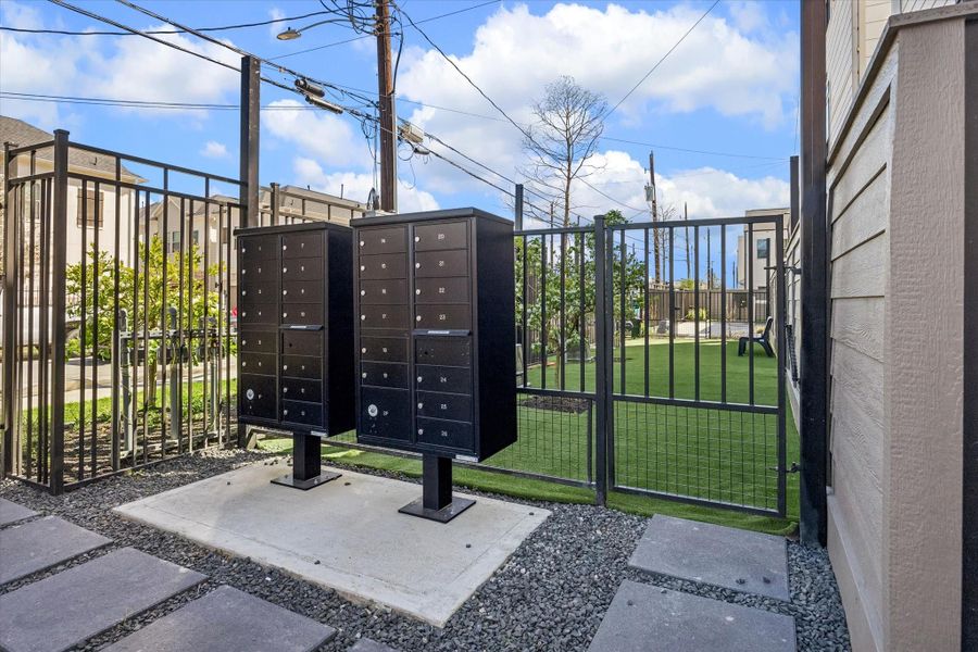 Community amenities in , Houston (Image 24).