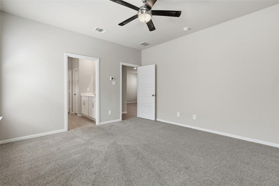 Spacious, unfurnished interior of a new home in The Overlook, Fort Worth (Image 30).