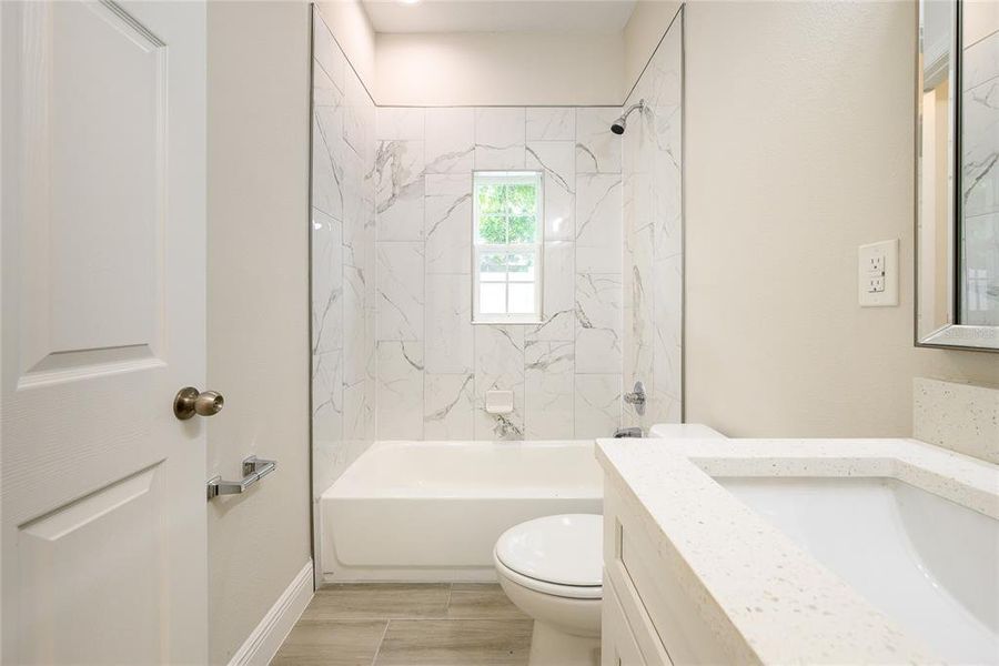 Furnished interior view inside a new home in , Orlando (Image 10).