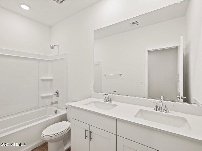 Bath 2 Double sinks Bath 2 Double sinks