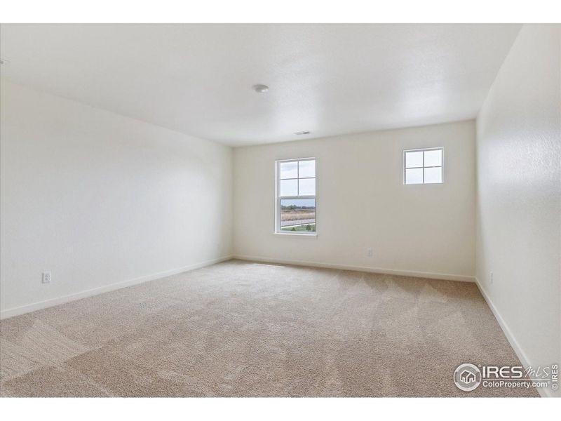 Spacious, unfurnished interior of a new home in Silver Peaks, Lochbuie (Image 16).
