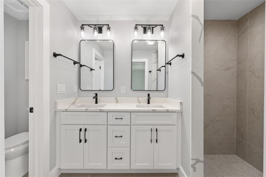 Furnished interior view inside a new home in , Ocklawaha (Image 11).