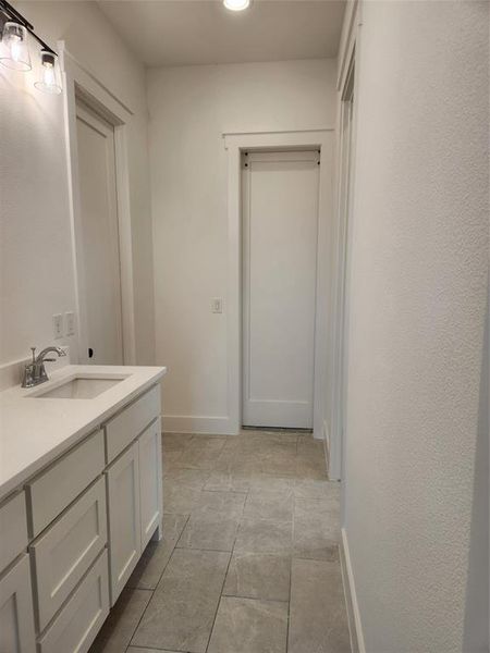 Bathroom 2 with Double vanity