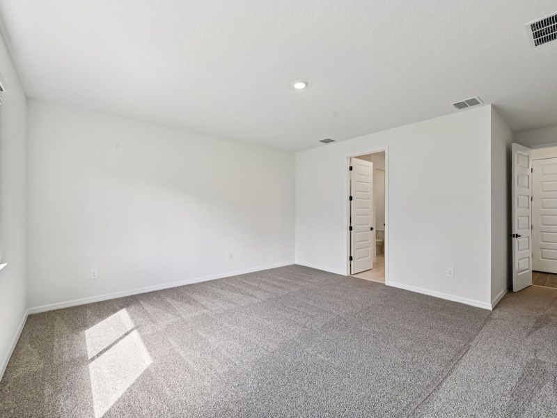 Spacious, unfurnished interior of a new home in Oakfield Trails - Signature Series, Parrish (Image 12).