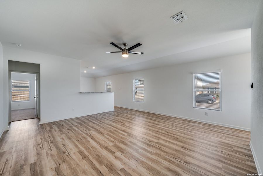 Spacious, unfurnished interior of a new home in , San Antonio (Image 15).