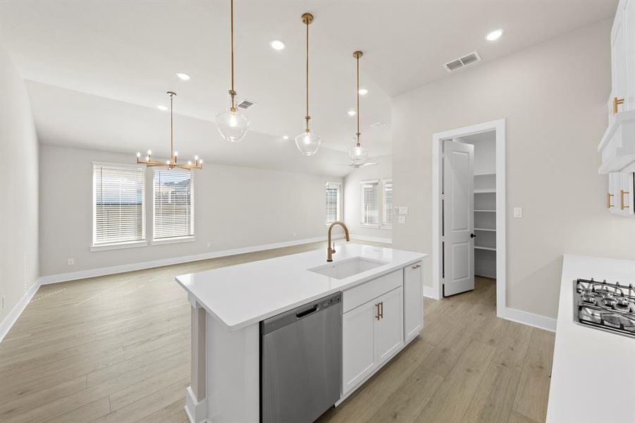 14. 7321 Redmaple - Kitchen (3)