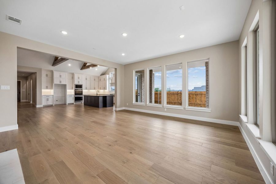 Spacious, unfurnished interior of a new home in Mustang Lakes, Celina (Image 43).