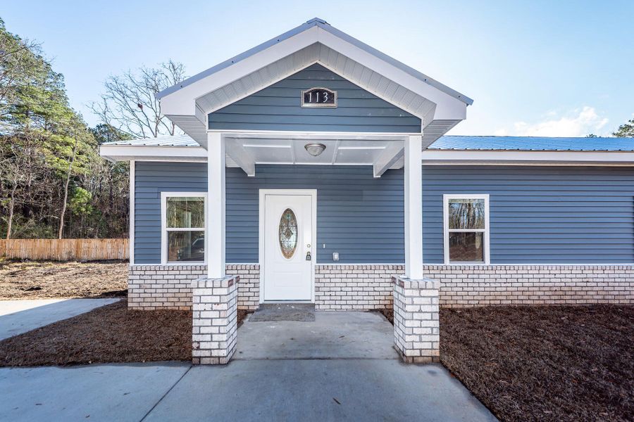 Exterior details and patio area of a home in , Goose Creek (Image 19).