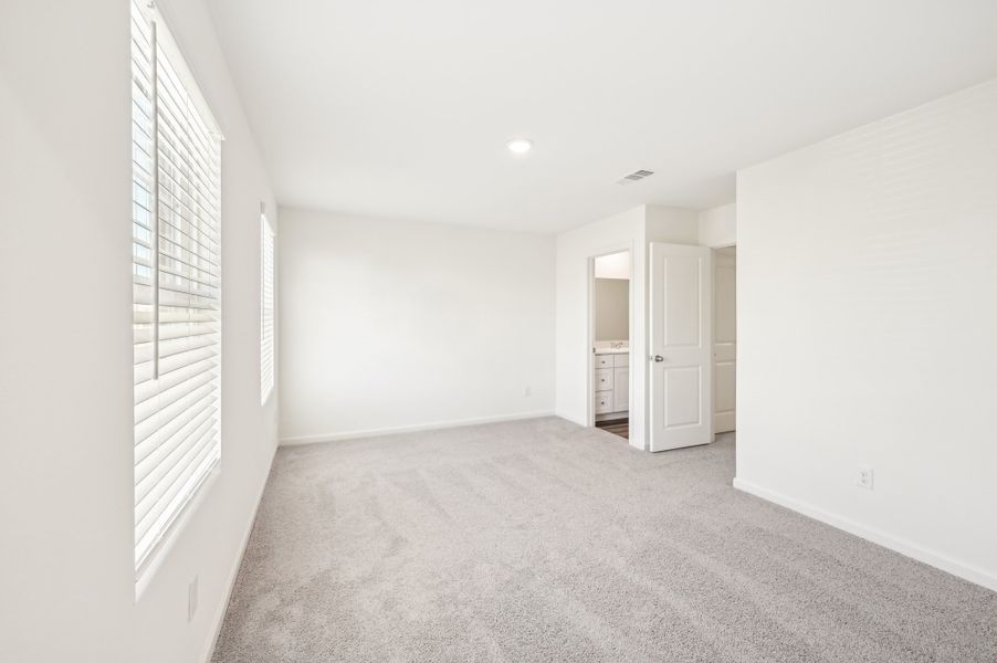 Representative unfurnished interior of a home built from the Discovery by Starlight Homes in Royal Pines, Porter (Image 21).