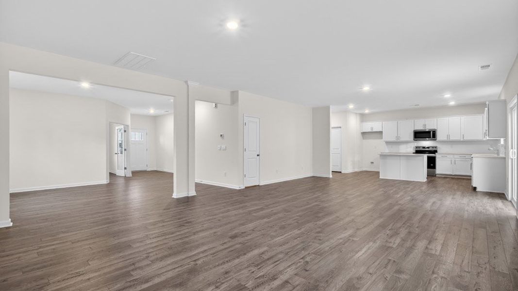 Spacious, unfurnished interior of a new home in Gretchen Pines, West End (Image 21).