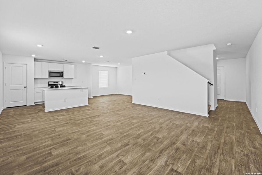 Spacious, unfurnished interior of a new home in Preserve at Medina, Von Ormy (Image 14).