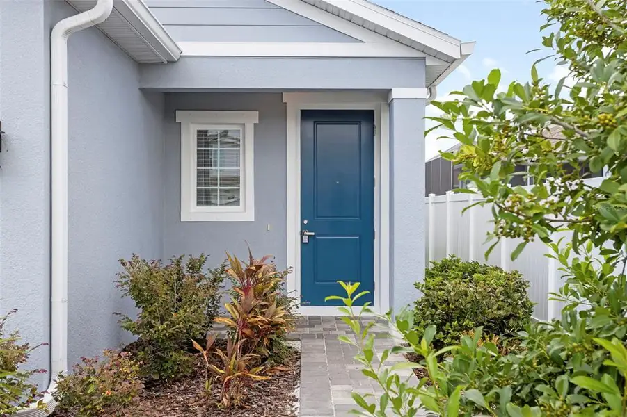 Exterior details and patio area of a home in , Bradenton (Image 25).