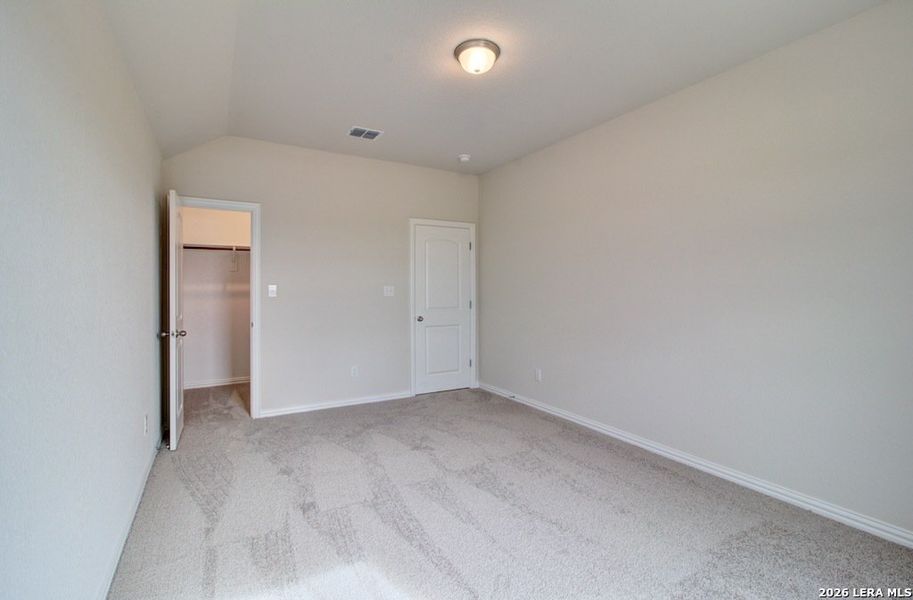 Spacious, unfurnished interior of a new home in Stream Waters, Seguin (Image 18).