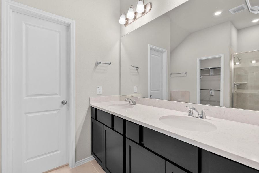 Furnished interior view inside a new home in The Highlands 45', Porter (Image 11).