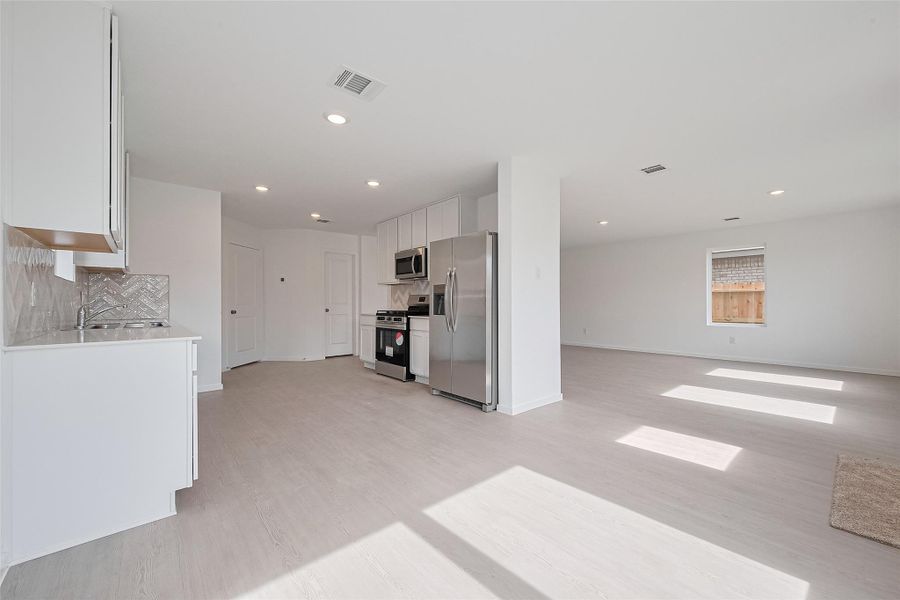 Spacious, unfurnished interior of a new home in , Katy (Image 34). Spacious, unfurnished interior of a new home in , Katy (Image 34).